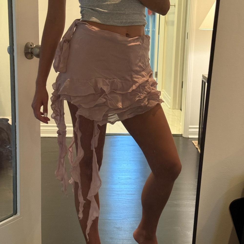 Chic Ruffle Mini Skirt in Soft Pink